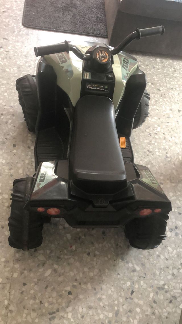 Moto eléctrica infantil FEBER