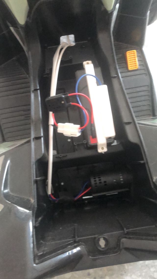 Moto eléctrica infantil FEBER