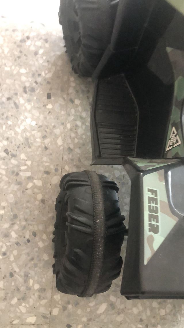 Moto eléctrica infantil FEBER