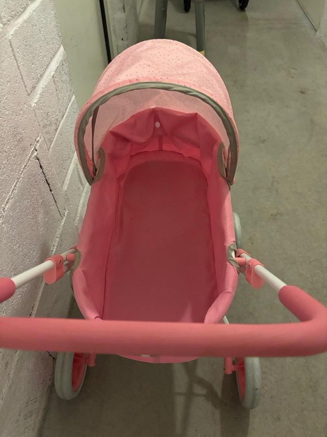 Carro de bebé de juguete rosa