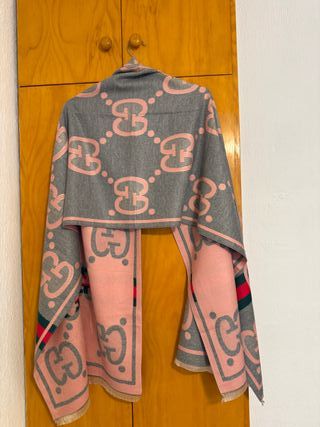 Bufanda Gucci Gris y Rosa
