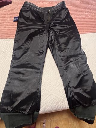 Pantalón recto de cuero negro