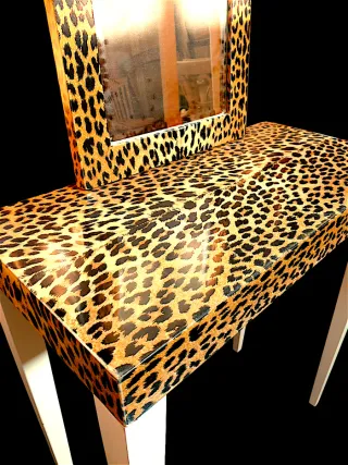 Consolle con specchio leopardato