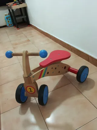 Triciclo de madera para niños