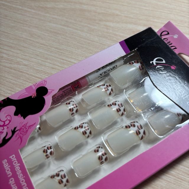 Uñas postizas Lena - Diseños variados