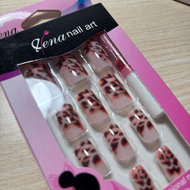 Uñas postizas Lena - Diseños variados