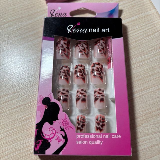 Uñas postizas Lena - Diseños variados