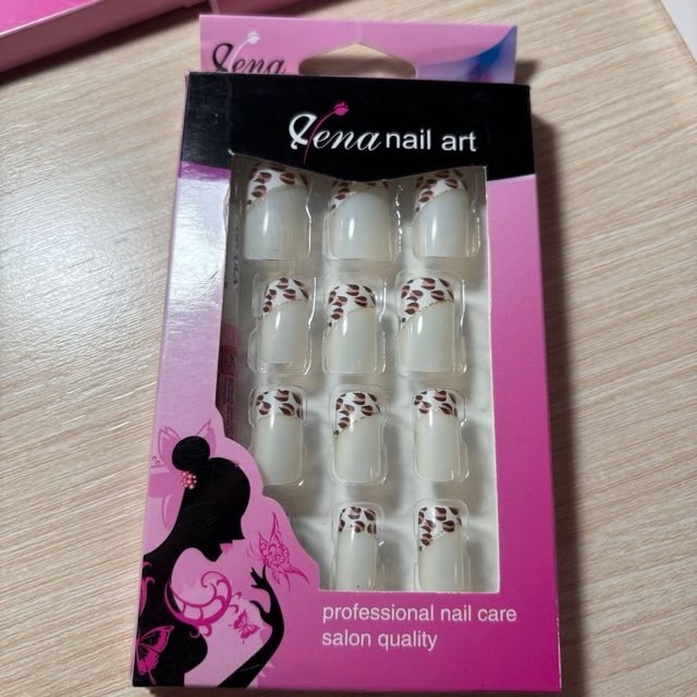 Uñas postizas Lena - Diseños variados