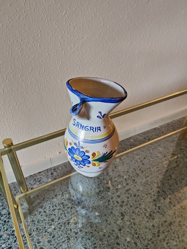 Jarra de cerámica rústica para sangría