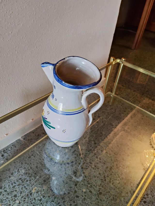Jarra de cerámica rústica para sangría