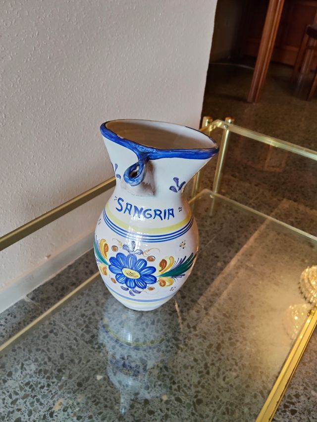 Jarra de cerámica rústica para sangría
