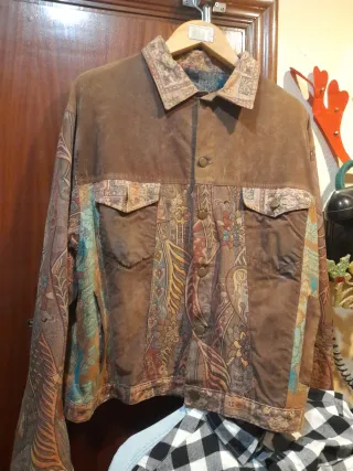 Cazadora Marrón Estampada