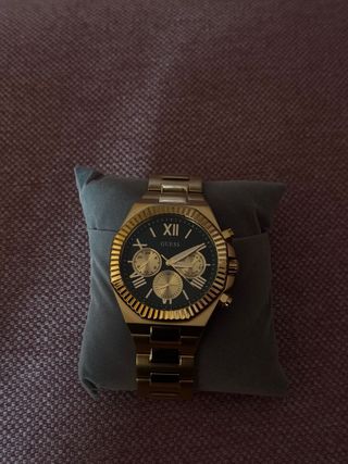 Reloj Guess Equity Negro y Dorado