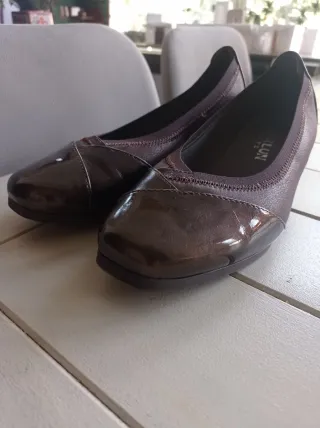 Zapatos salón cómodos JIURLUN marrones/grises