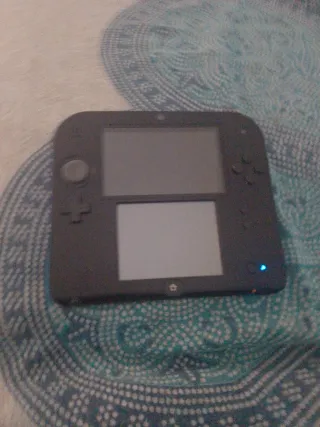 Nintendo 2DS Negra con cargador i juego incluido