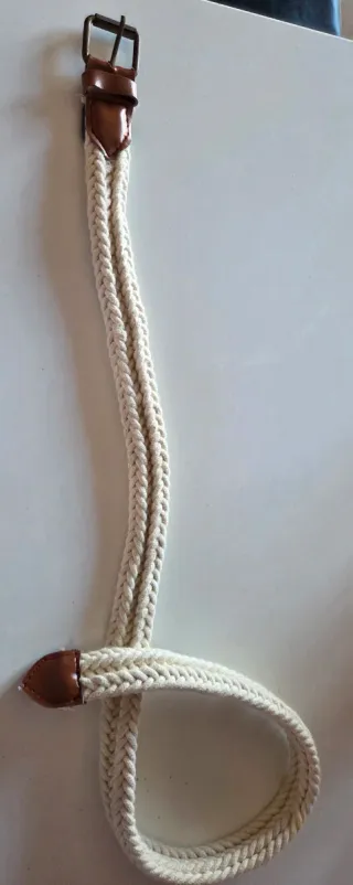 Tipo nudo, cuerda. Ideale per bambini.