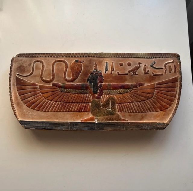 Figura Egipcia Isis Alada