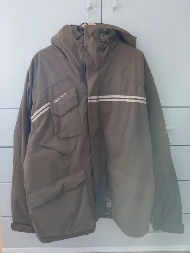 Abrigo Quechua verde militar