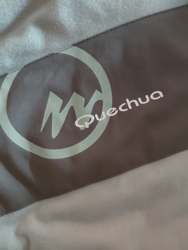 Abrigo Quechua verde militar