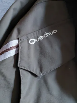 Abrigo Quechua verde militar