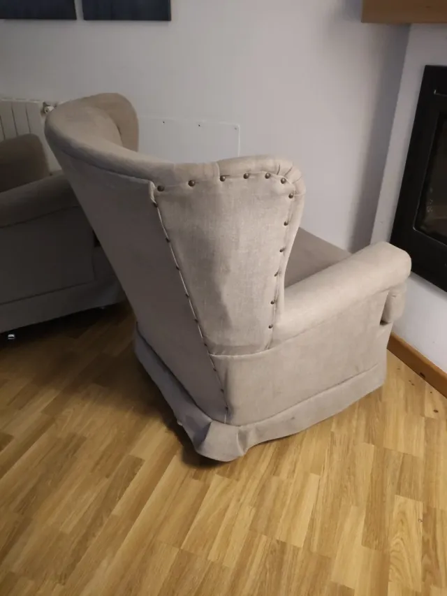 Sillón mecedora tapizado beige/gris