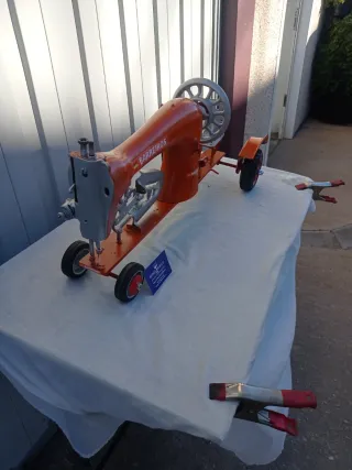 Tractor Barreiros hecho con máquina de coser