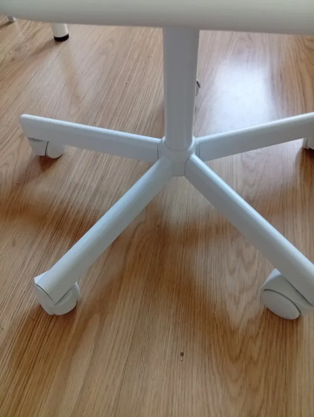 Silla de escritorio infantil gris Ikea