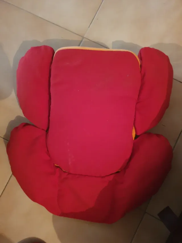Silla de coche para bebé roja
