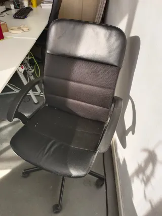 5 Sillas de oficina ergonómicas negras. Quedan 3