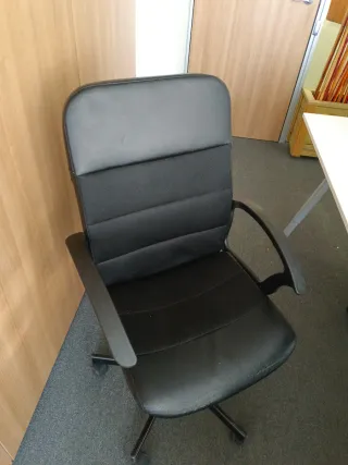 5 Sillas de oficina ergonómicas negras. Quedan 3