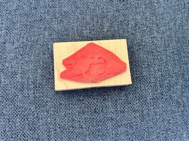 Sello de madera redondo nubes