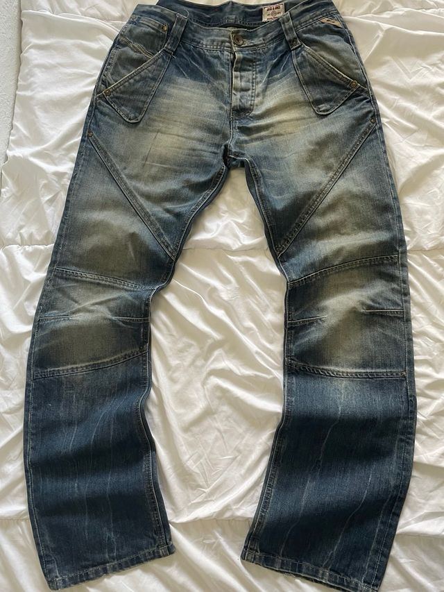 Vaqueros vintage desgastados