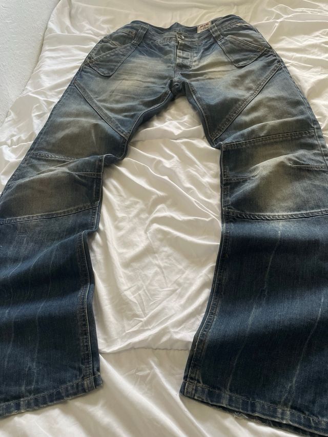 Vaqueros vintage desgastados