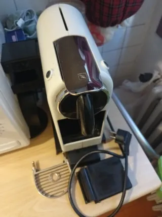 Macchina caffè Nespresso bianca