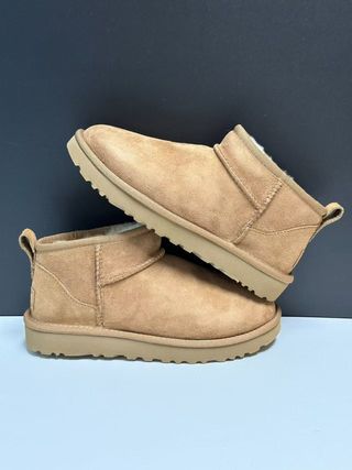 UGG Stivali Neve Corti Castagna