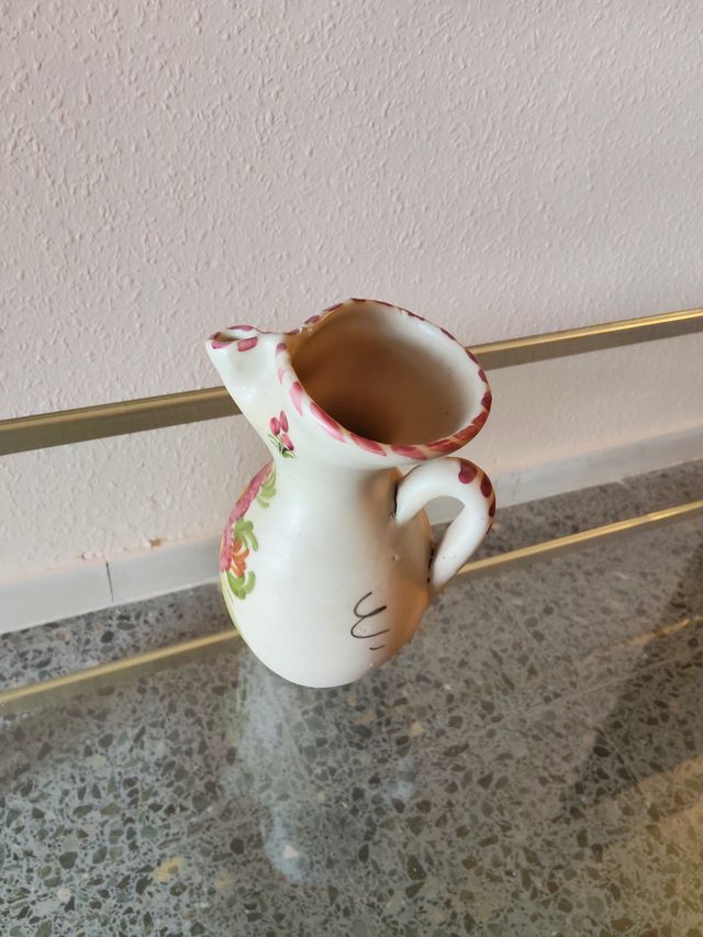 Jarrita de cerámica pintada a mano