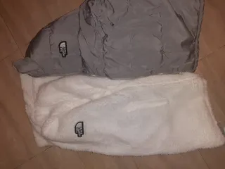 Chaqueta The North Face Gris