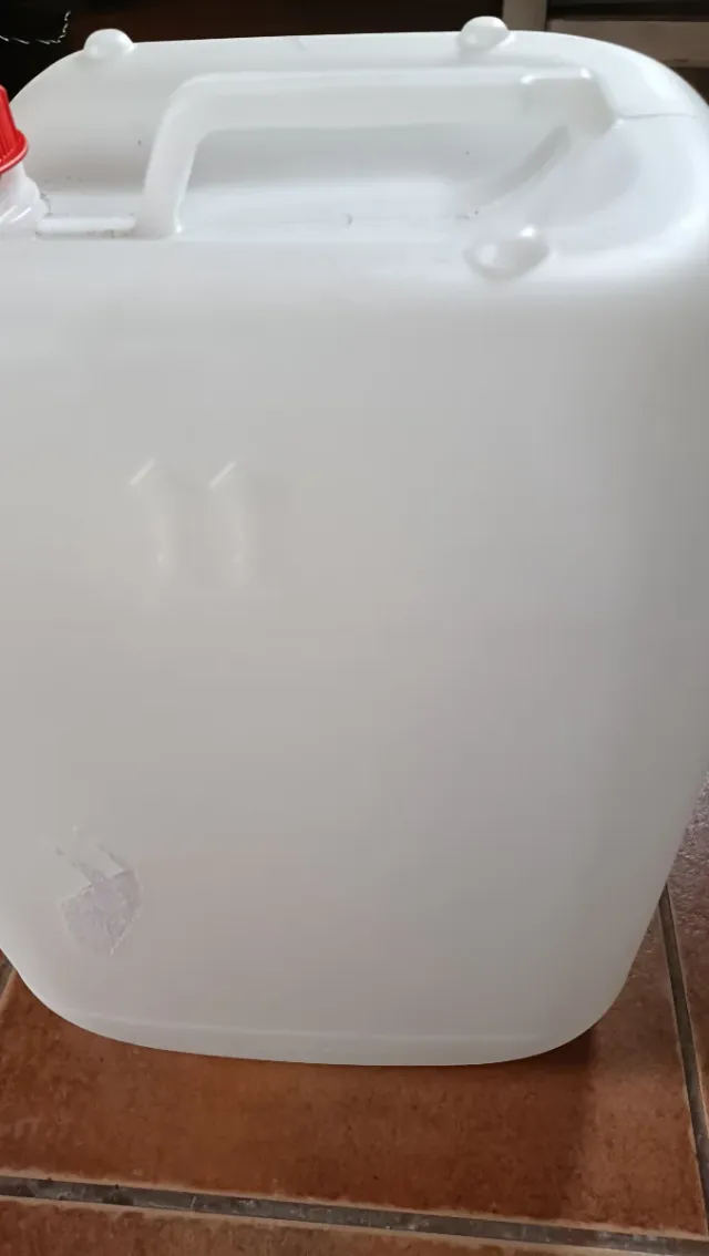 Bidón 20L con asa y tapón rojo