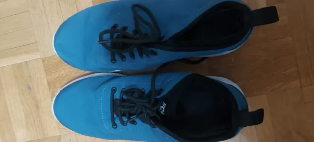 Zapatillas Ecoalf azules y negras