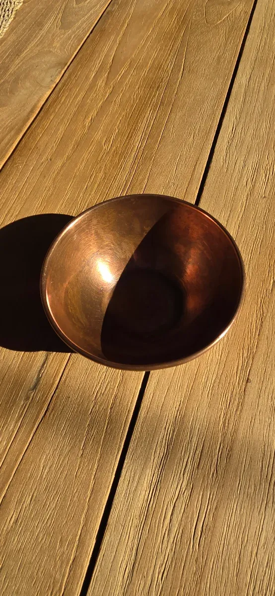 Cuenco de cobre artesanal grabado