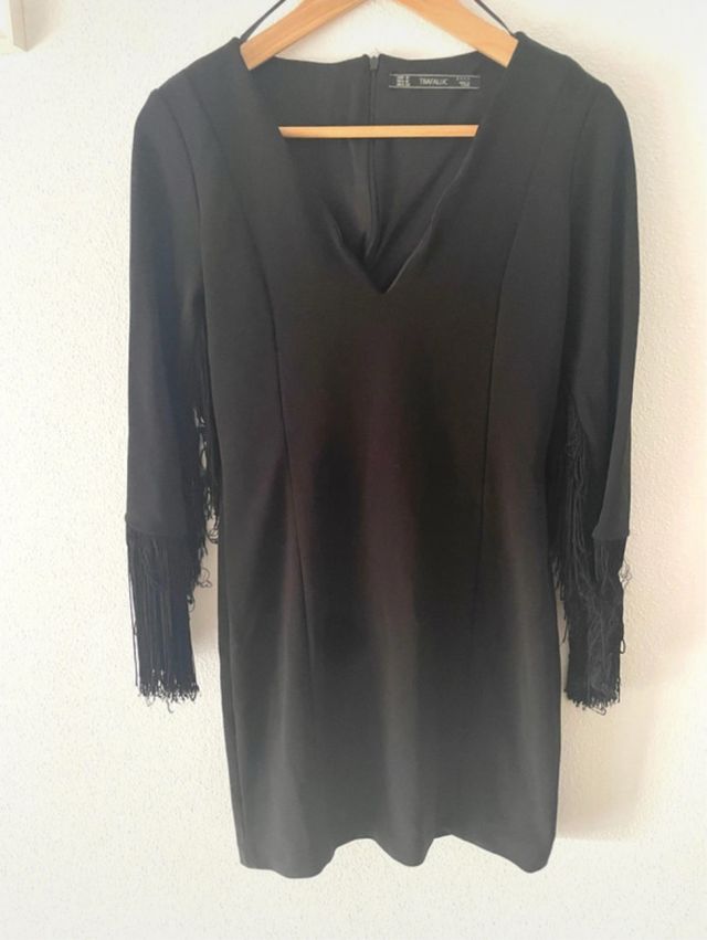 Vestido Zara negro con flecos