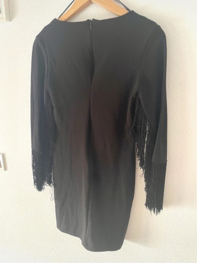 Vestido Zara negro con flecos