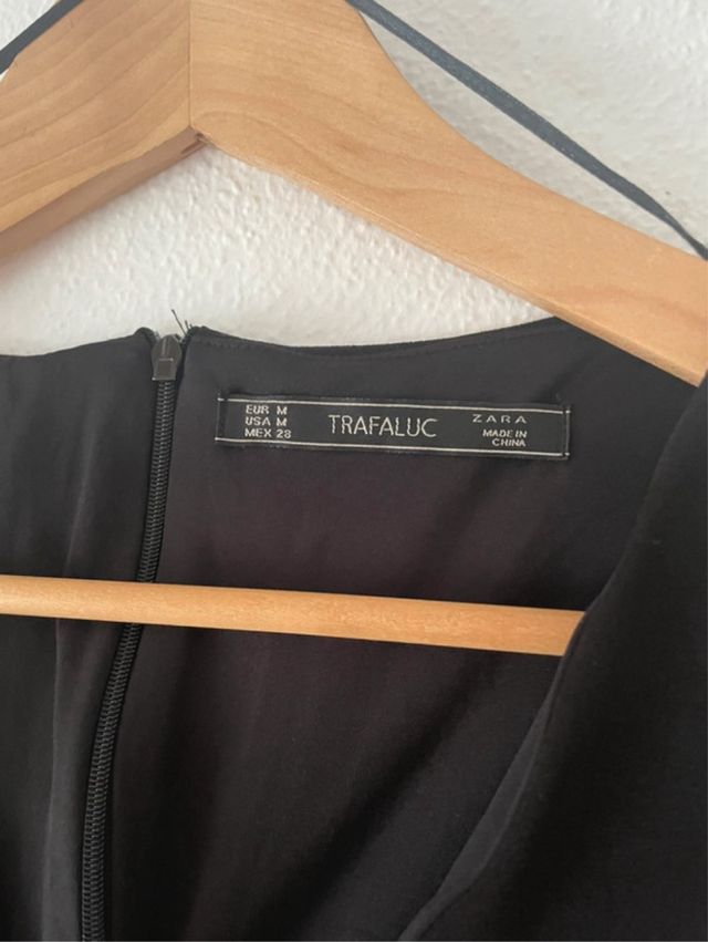 Vestido Zara negro con flecos