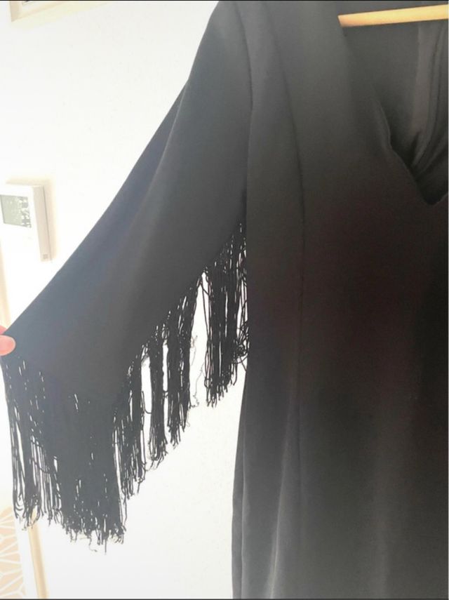 Vestido Zara negro con flecos