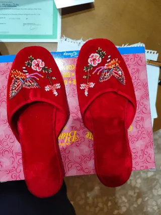 Manoletinas rojas bordadas