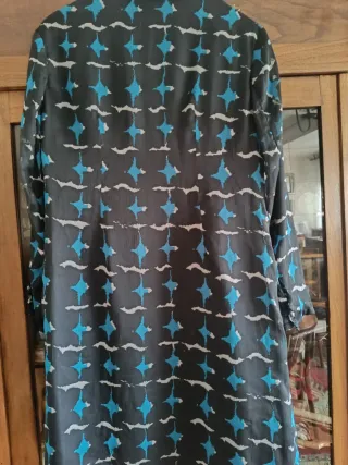 Vestido estampado negro y azul