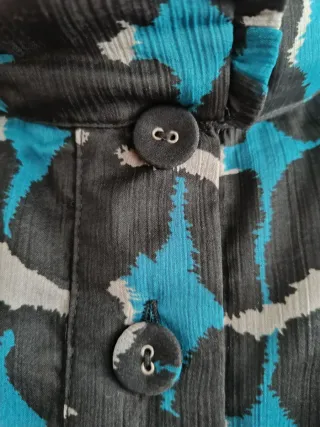 Vestido estampado negro y azul