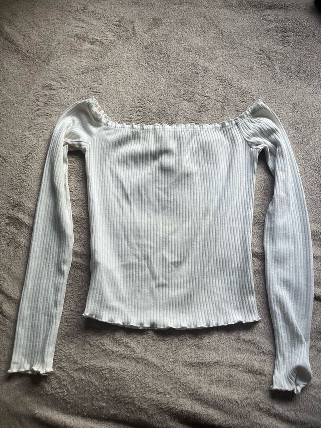 Camiseta blanca hombros descubiertos