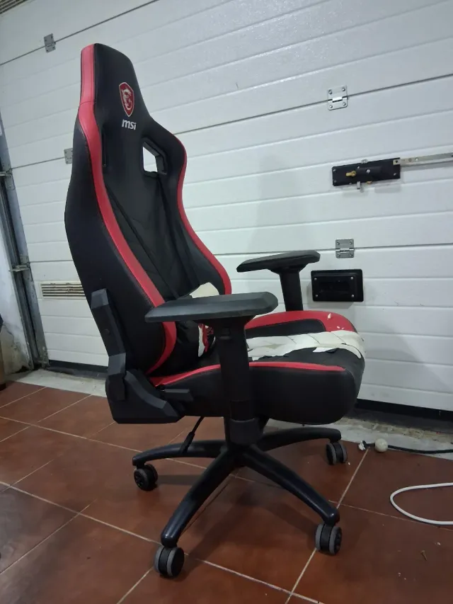 Silla Gamer MSI Negra y Roja