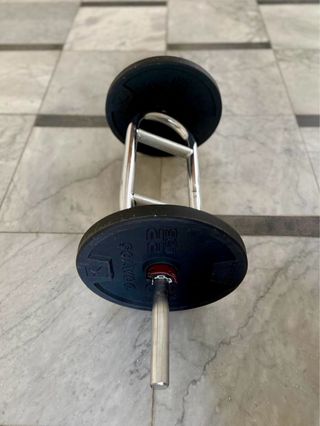 Barra de pesas con discos